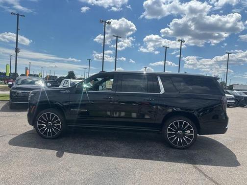 2025 Chevrolet Suburban 4WD High Country