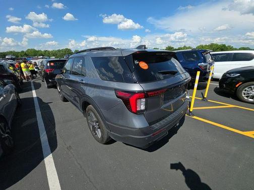 CARBONIZED GRAY METALLIC 2025 Ford Explorer ST-Line