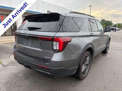 CARBONIZED GRAY METALLIC 2025 Ford Explorer ST-Line