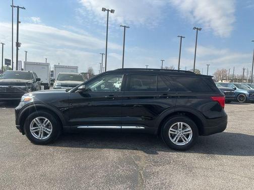 AGATE BLACK METALLIC 2022 Ford Explorer XLT