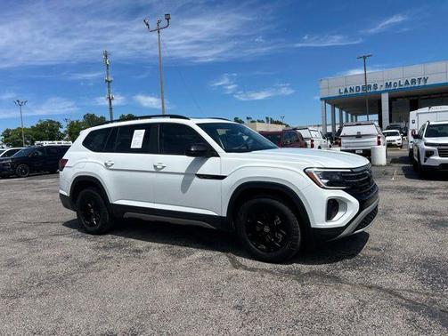 Pure White 2024 Volkswagen Atlas 2.0T SE w/Technology 4MOTION