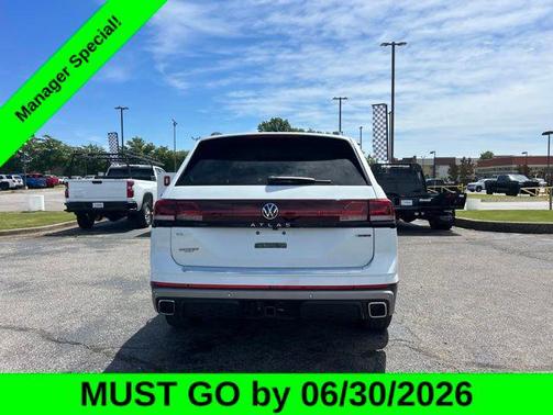 Pure White 2024 Volkswagen Atlas 2.0T SE w/Technology 4MOTION