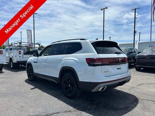 Pure White 2024 Volkswagen Atlas 2.0T SE w/Technology 4MOTION