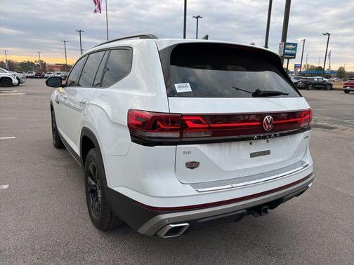 2024 Volkswagen Atlas 2.0T SE w/Technology 4MOTION