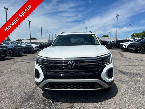 Pure White 2024 Volkswagen Atlas 2.0T SE w/Technology 4MOTION