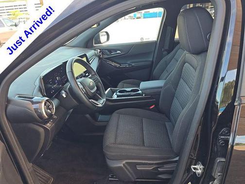 Mosaic Black Metallic 2025 Chevrolet Equinox 1LT