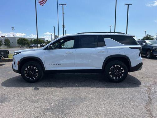 Polar White Tricoat 2026 Chevrolet Traverse AWD Z71