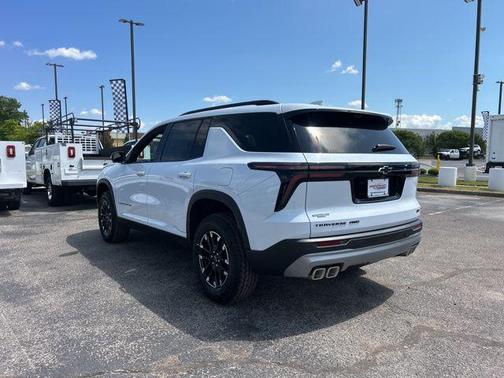 Polar White Tricoat 2026 Chevrolet Traverse AWD Z71