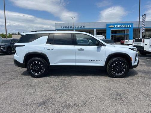 Polar White Tricoat 2026 Chevrolet Traverse AWD Z71