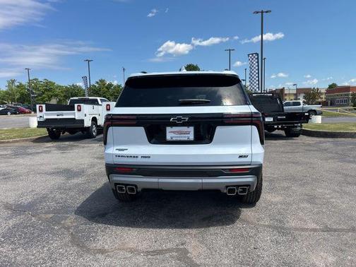 Polar White Tricoat 2026 Chevrolet Traverse AWD Z71