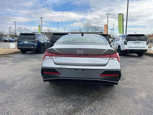 2025 Hyundai ELANTRA SEL