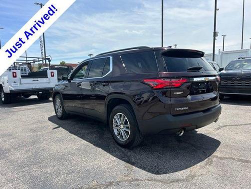 Black Cherry Metallic 2023 Chevrolet Traverse LT Cloth