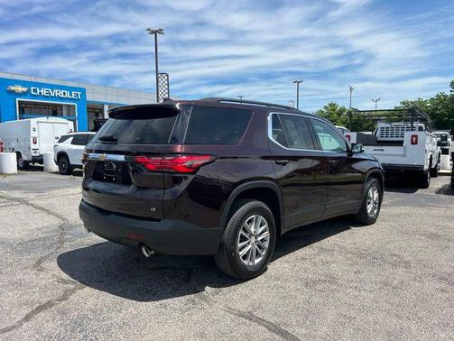 Black Cherry Metallic 2023 Chevrolet Traverse LT Cloth
