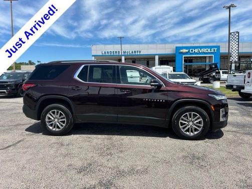 Black Cherry Metallic 2023 Chevrolet Traverse LT Cloth