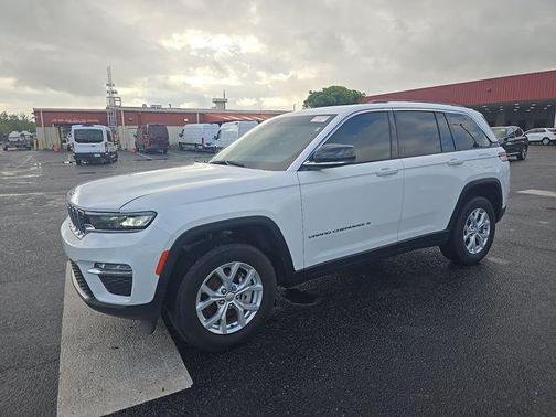 Bright White Clearcoat 2023 Jeep Grand Cherokee Limited