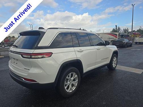 Bright White Clearcoat 2023 Jeep Grand Cherokee Limited