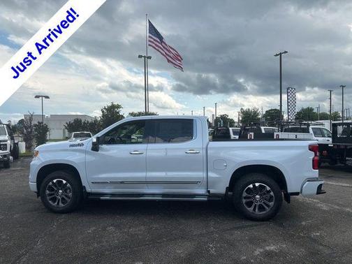 Polar White Tricoat 2026 Chevrolet Silverado 1500 High Country