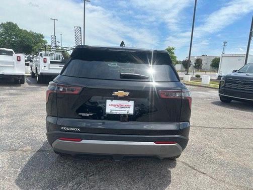 Mosaic Black Metallic 2026 Chevrolet Equinox 1LT