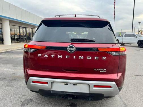 2024 Nissan Pathfinder Platinum