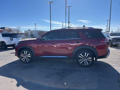 2024 Nissan Pathfinder Platinum