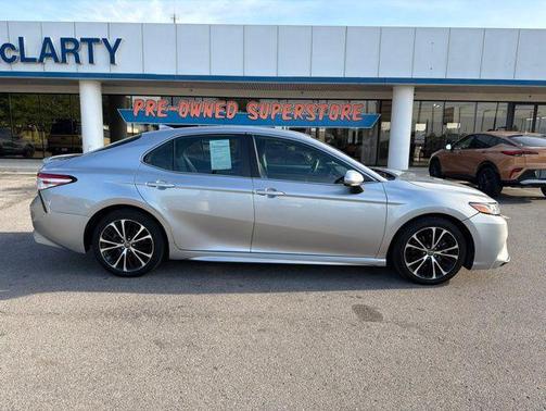 Celestial Silver Metallic 2020 Toyota Camry SE