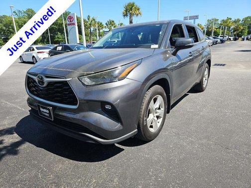 Magnetic Gray Metallic 2024 Toyota Highlander LE