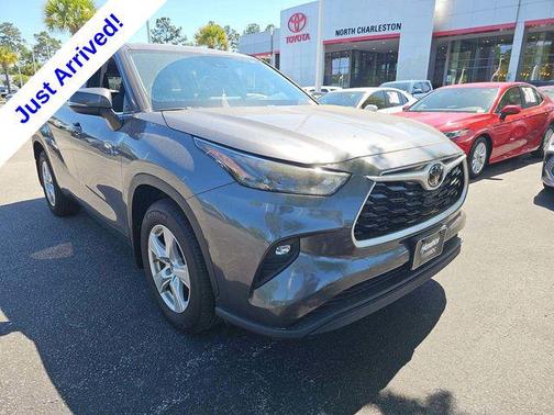 Magnetic Gray Metallic 2024 Toyota Highlander LE