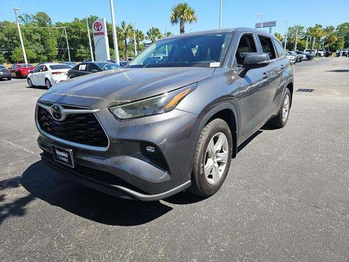 Magnetic Gray Metallic 2024 Toyota Highlander LE