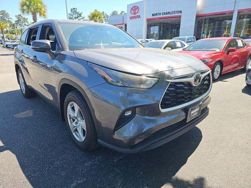 Magnetic Gray Metallic 2024 Toyota Highlander LE