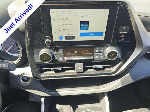 Magnetic Gray Metallic 2024 Toyota Highlander LE