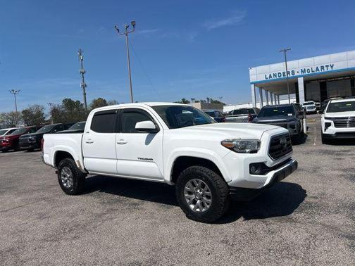 Super White 2018 Toyota Tacoma SR5