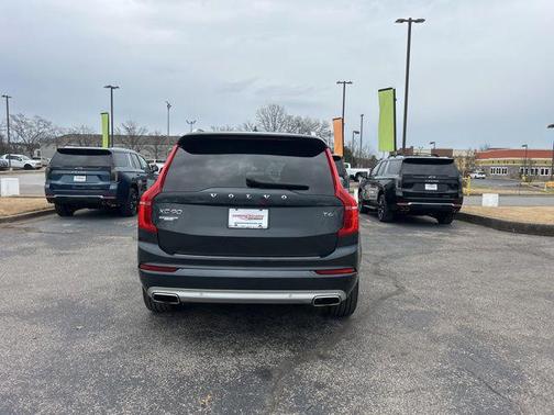 2021 Volvo XC90 T6 Momentum