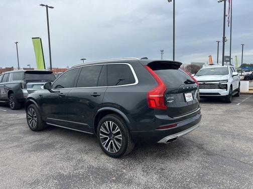 2021 Volvo XC90 T6 Momentum