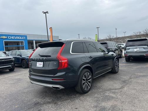 2021 Volvo XC90 T6 Momentum