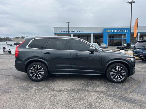 2021 Volvo XC90 T6 Momentum