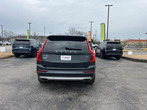 2021 Volvo XC90 T6 Momentum