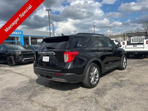 AGATE BLACK METALLIC 2022 Ford Explorer XLT