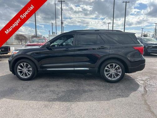 AGATE BLACK METALLIC 2022 Ford Explorer XLT