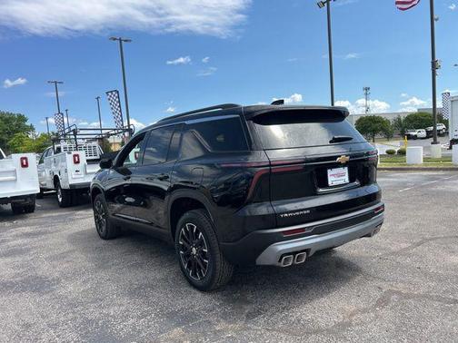 Mosaic Black Metallic 2026 Chevrolet Traverse LT