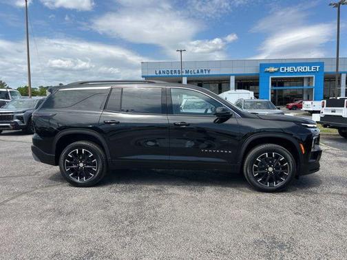Mosaic Black Metallic 2026 Chevrolet Traverse LT