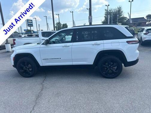Bright White Clearcoat 2023 Jeep Grand Cherokee Limited