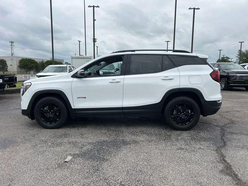 Summit White 2023 GMC Terrain AWD AT4