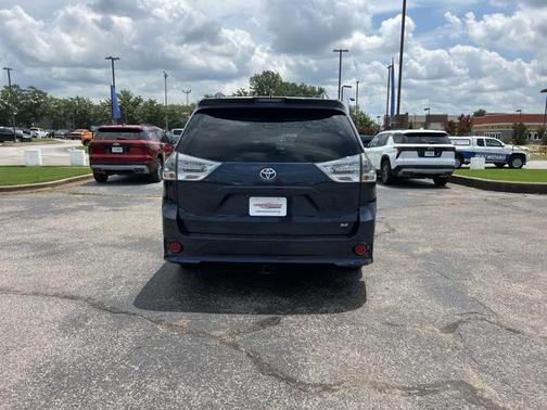 2018 Toyota Sienna SE Premium
