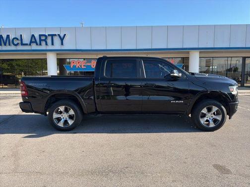 Diamond Black Crystal Pearlcoat 2021 RAM 1500 Laramie