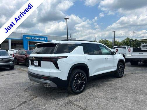 Summit White 2026 Chevrolet Traverse LT