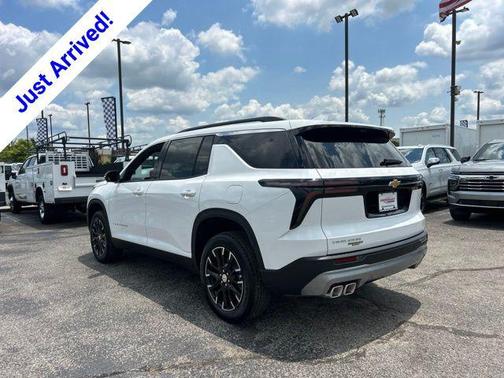 Summit White 2026 Chevrolet Traverse LT