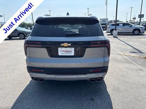 Sterling Gray Metallic 2026 Chevrolet Traverse LT