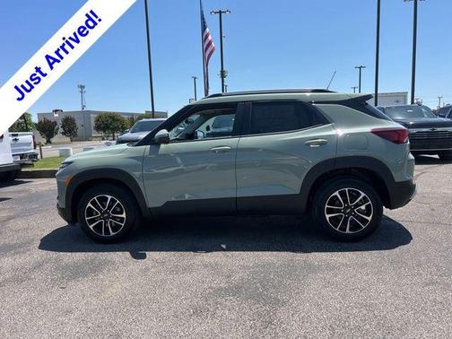Cacti Green 2026 Chevrolet Trailblazer LT