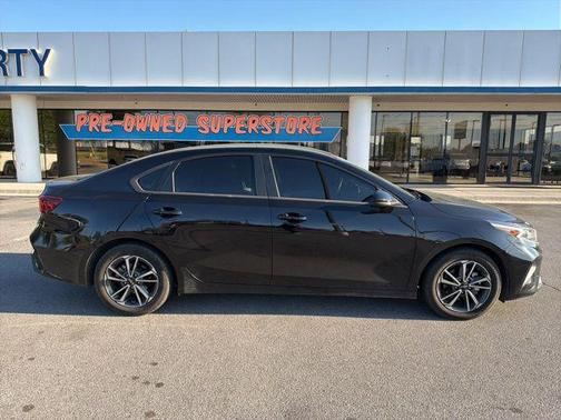 Aurora Black 2022 Kia Forte LXS