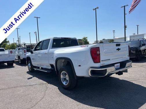Summit White 2026 Chevrolet Silverado 3500 LT